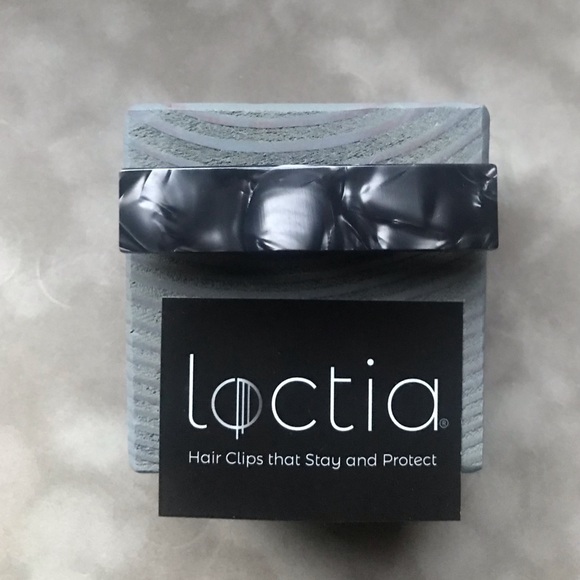 Barrette Hair Clip lined by Loctia with a black liner. - Picture 2 of 6
